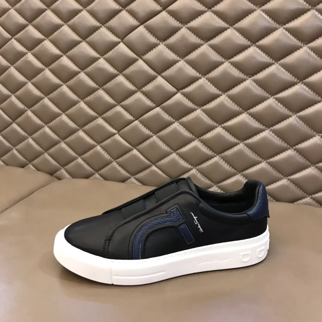 p400【Salvatore Ferraga**】New men's low-top casual shoes! Top-quality cow products, original lasts, made of imported cowhide, first-class texture, first-layer sheepskin lining! Original outsole! The details are exquisite and the style is versatile and upscale! Decorated with a three-dimensional Gancini logo, the back of the tongue and lace-up piping add a pop of color. The high-tech sole features a holographic pattern and Gancini details, making it ideal for a practical yet stylish everyday look. Code number 38-44 (45 can be customized)